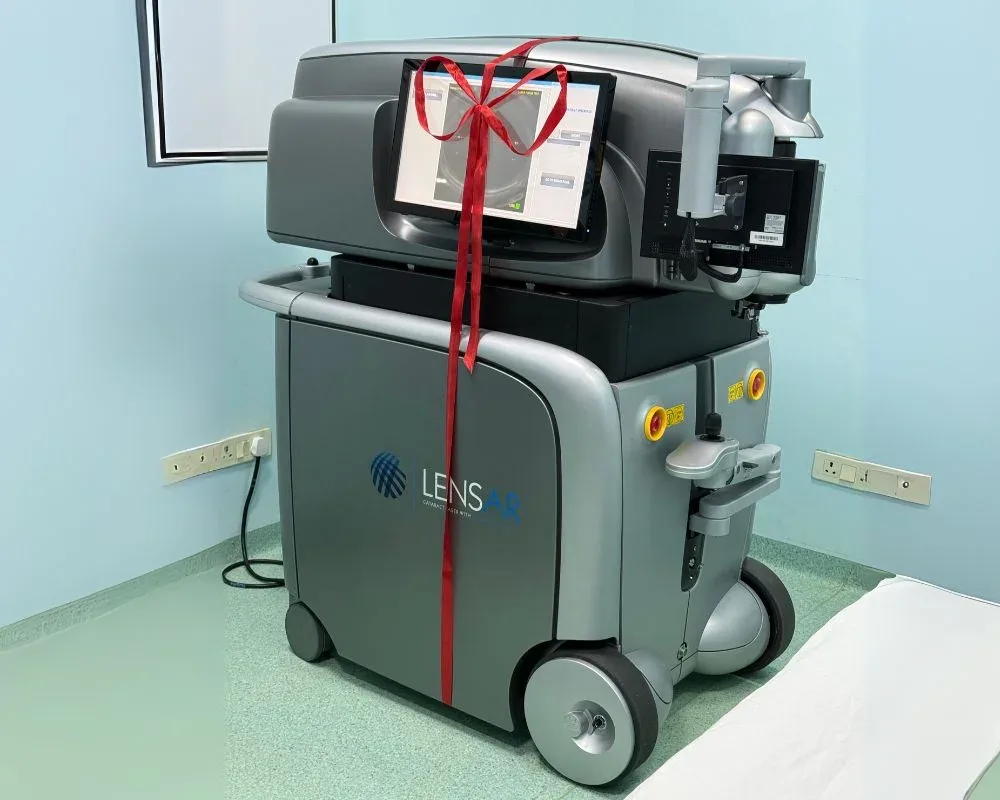 LENSAR femtosecond laser for FLACS cataract surgery
